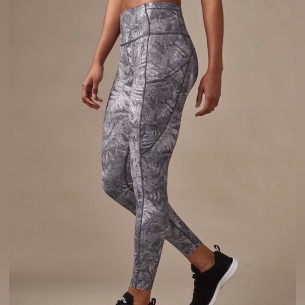 Lululemon Fast & Free 7/8 Tight in the Kindred Spirit Alpine White Multi pattern
